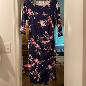 Navy floral ruched quarter sleeve dress! New!